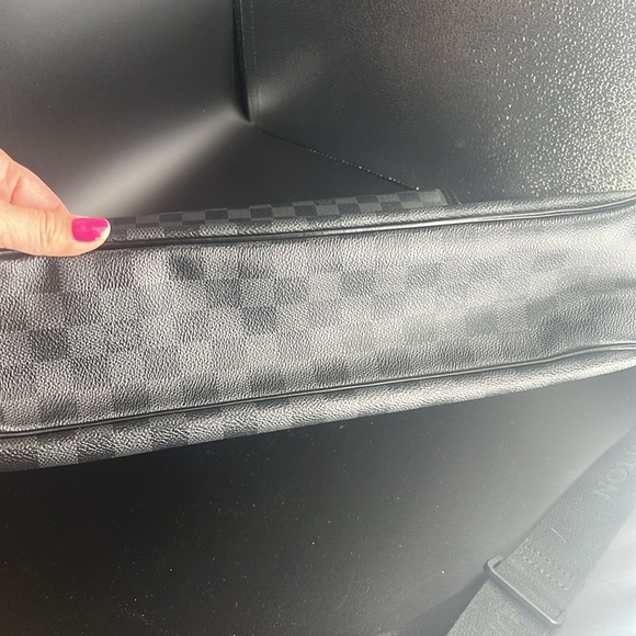 Louis Vuitton Damier graphite messenger bag - Picture 8 of 16